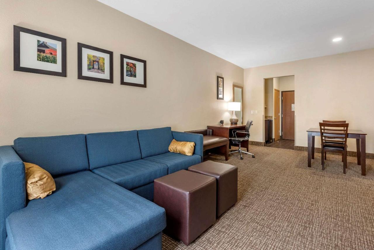 Comfort Suites Auburn Near I-69 Exterior foto
