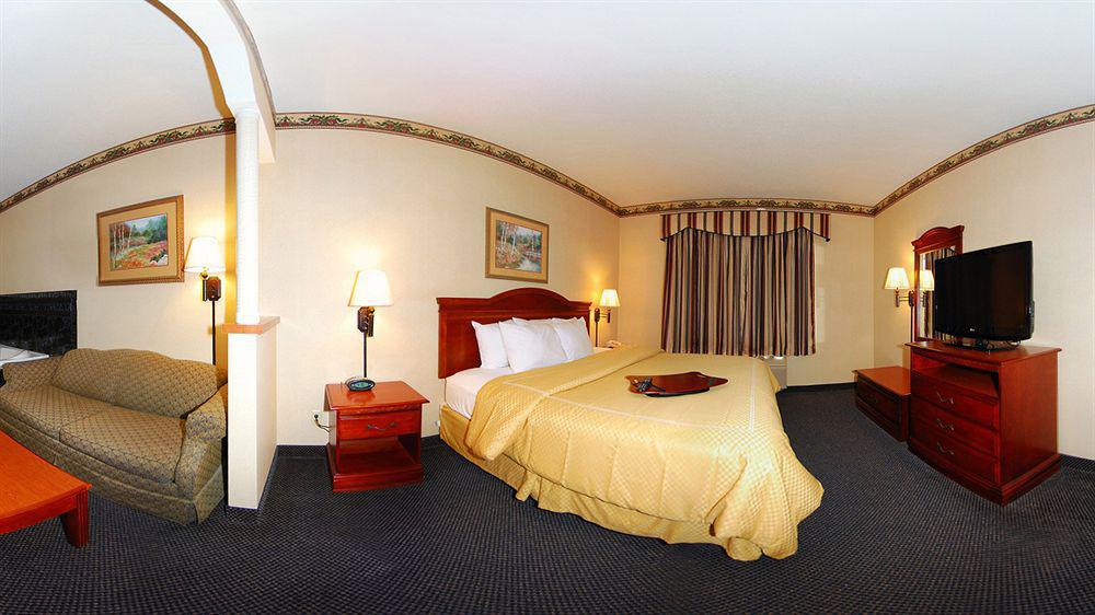 Comfort Suites Auburn Near I-69 Exterior foto